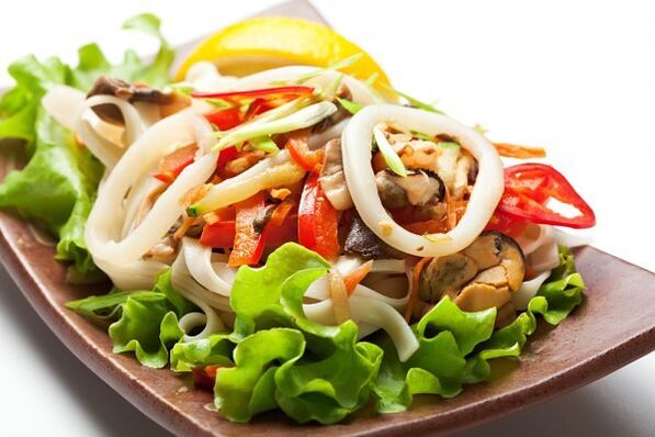 Seafood salad with ginger-based dressing is a healthy dish that increases potency